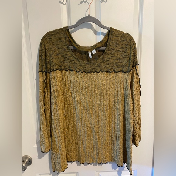 Cato Tops - Cato, women’s long sleeve top, size 22/24, with stitching detail.